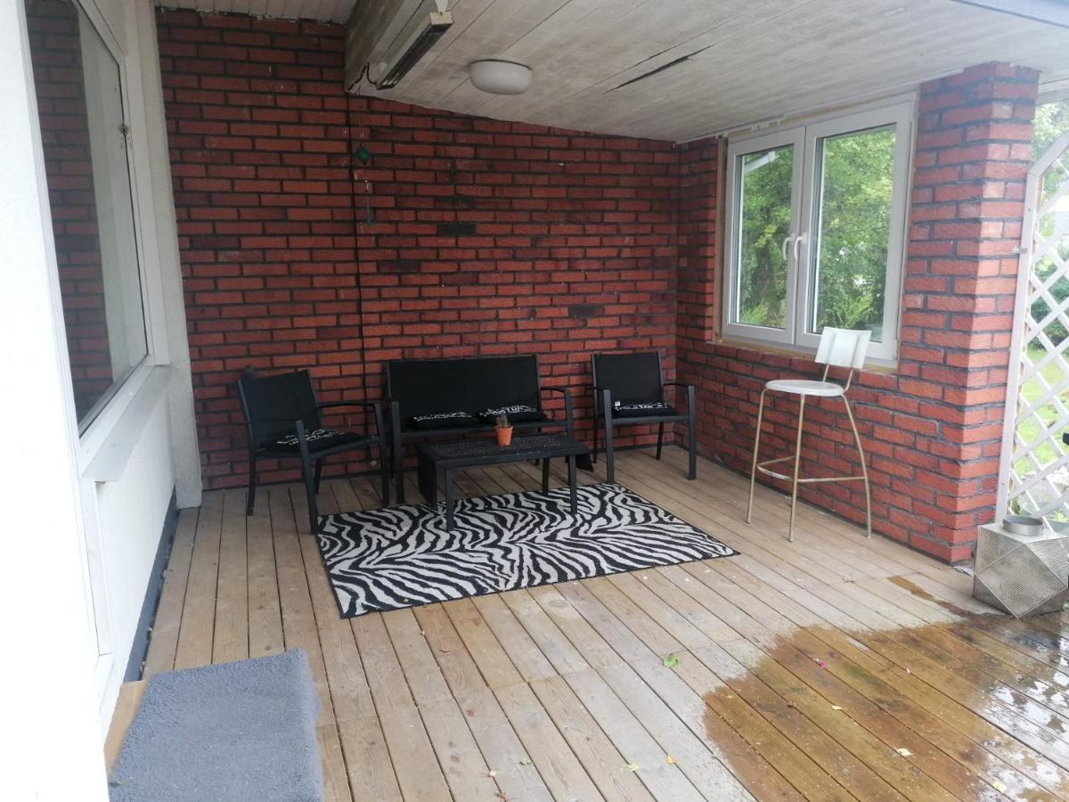 Villa Med Egen Parkering. Moejlighet Att Boka Fran 1 Och Upp Till 5 Personer. Orebro Luaran gambar