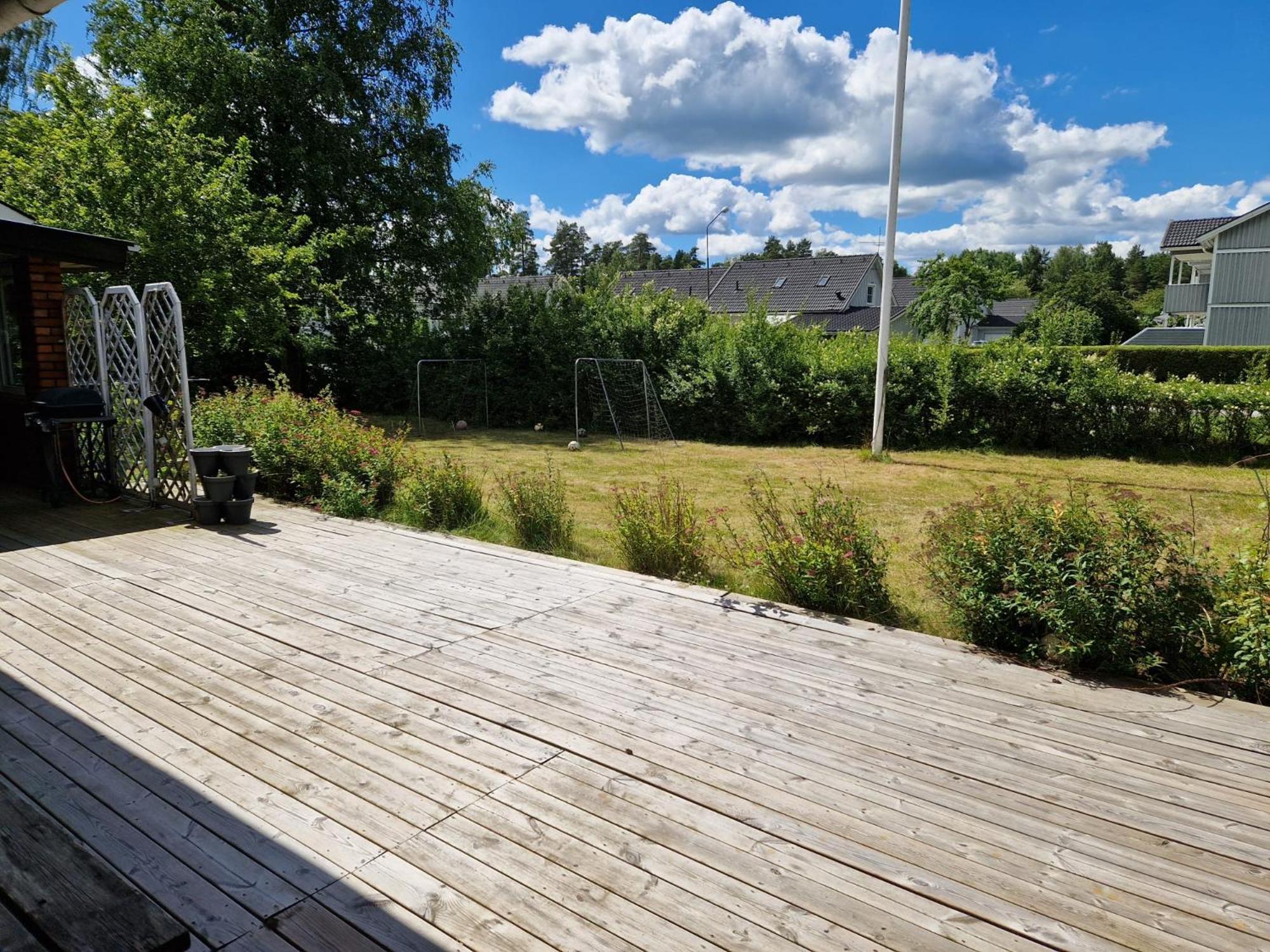 Villa Med Egen Parkering. Moejlighet Att Boka Fran 1 Och Upp Till 5 Personer. Orebro Luaran gambar